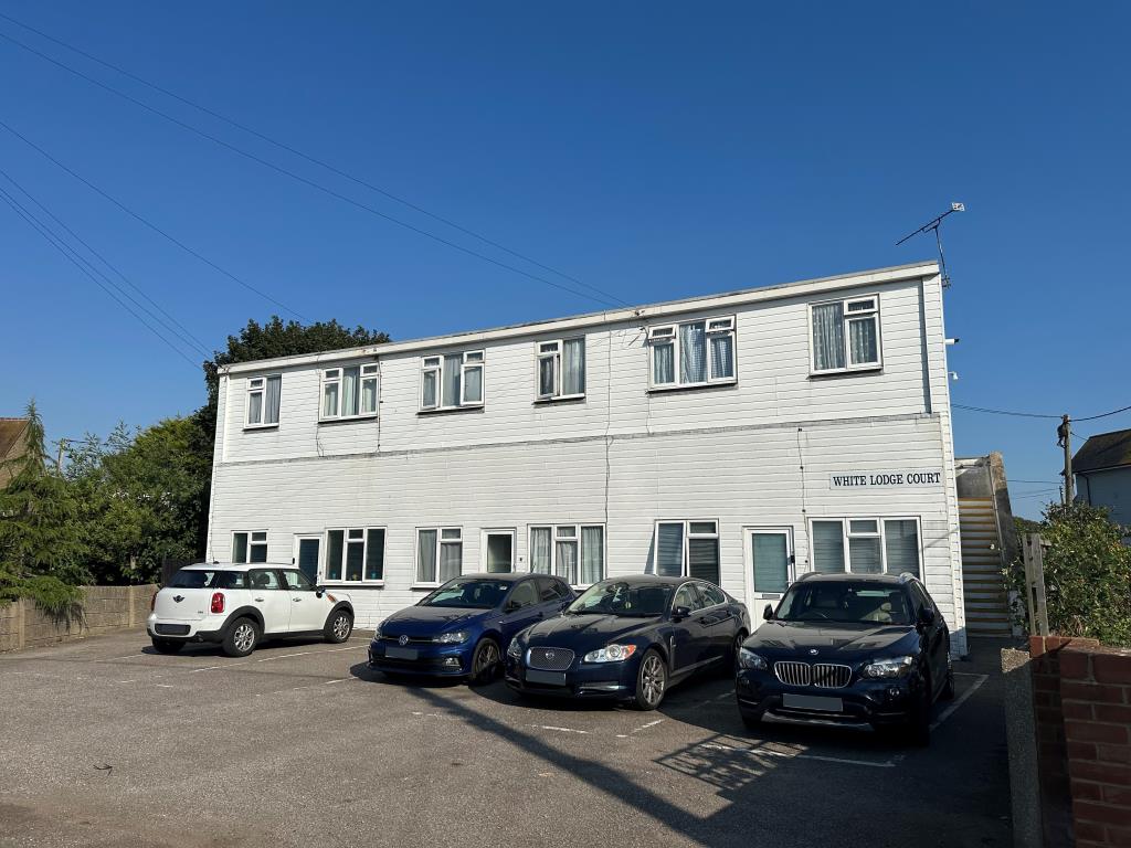 Lot: 149 - BLOCK OF APARTMENTS FOR INVESTMENT - Detached block of flats